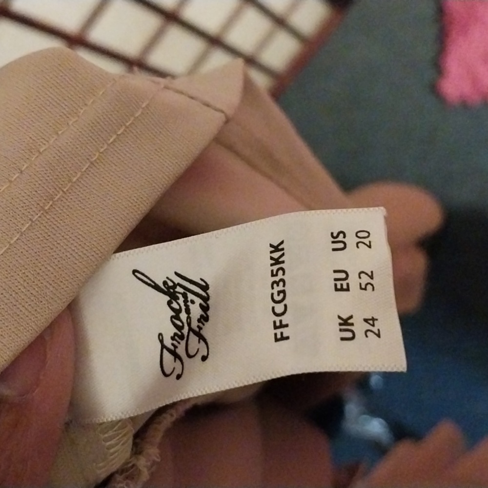 #256 Gorgeous Frock & Frill Dress - Picture 11 of 12